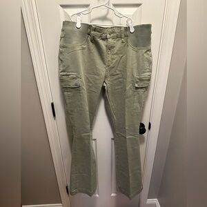 NWT Joes maternity pants - size 33